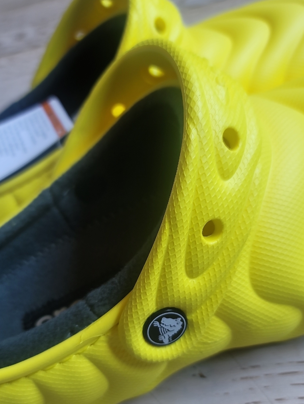 Crocs Classic Lined Overpuff Clogs color Cyber Yellow Mens 5 W's 7 - Picture 8 of 12